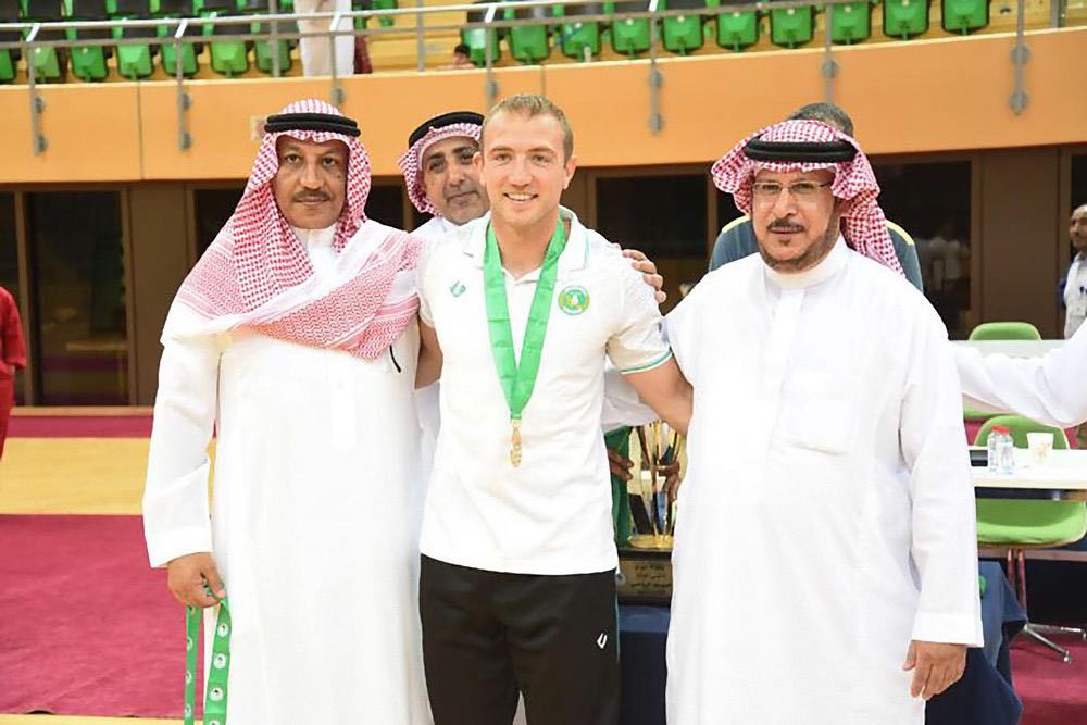     Boško Jolović sa predsjednikom Kluba i ministrom sporta Saudijske Arabije, nakon osvojanja kadetskog prvenstva