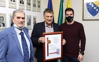 Gradonačelniku Kasumoviću uručeno najveće klupsko priznanje “Zlatno srce Čelika”