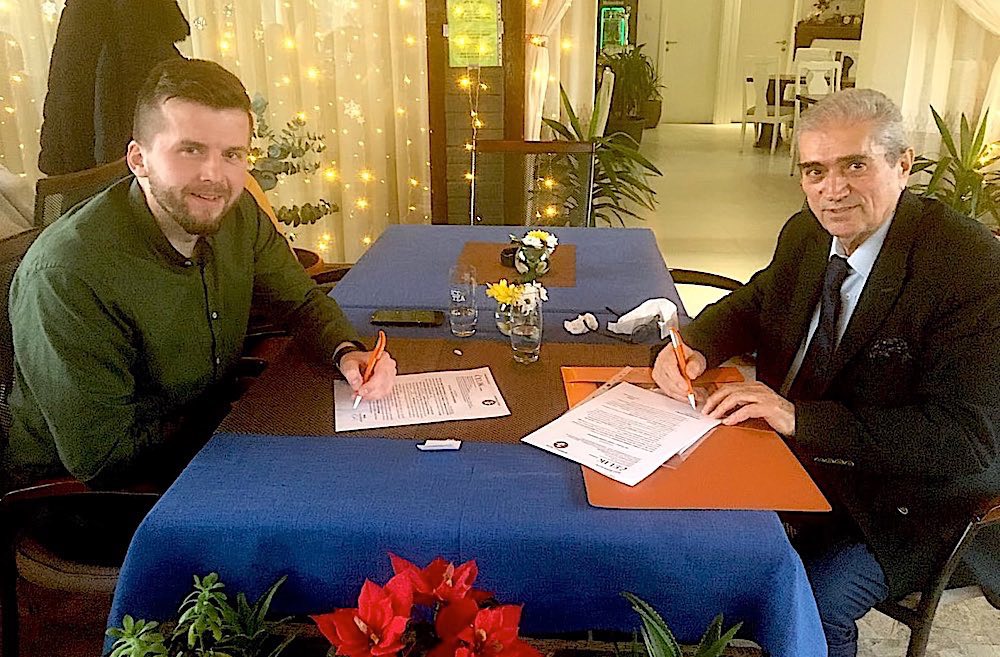 Samir Korjenić potpisuje ugovor za RK Čelik sa Panetom Škrbićem